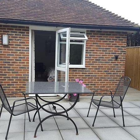 A Peaceful Annex Close To Historic East Grinstead Εξωτερικό φωτογραφία